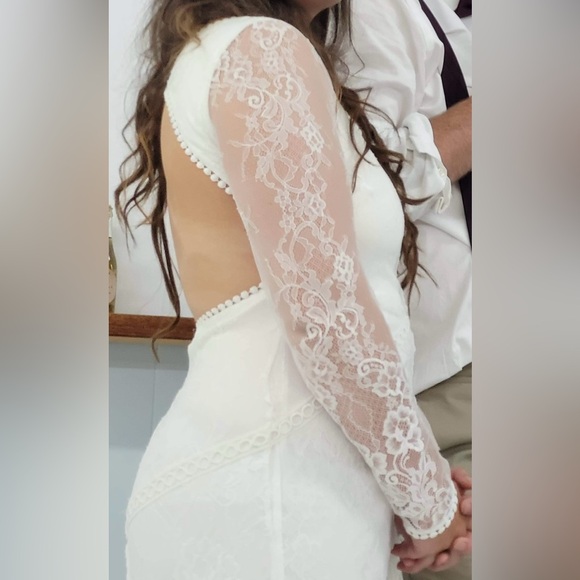 Lulus lace open back wedding dress - Picture 1 of 9